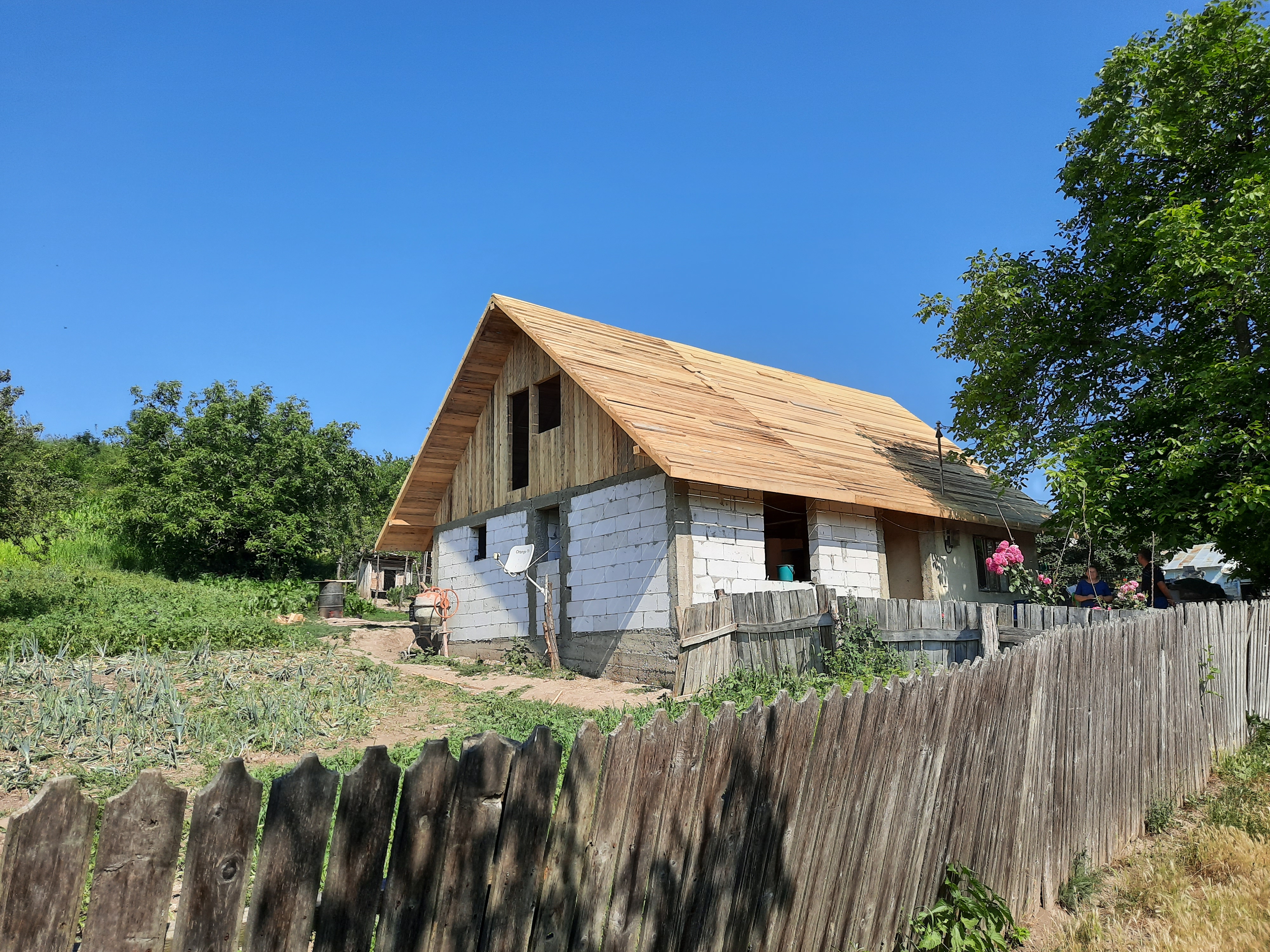 Casa familiei Baciu are un acoperiș nou