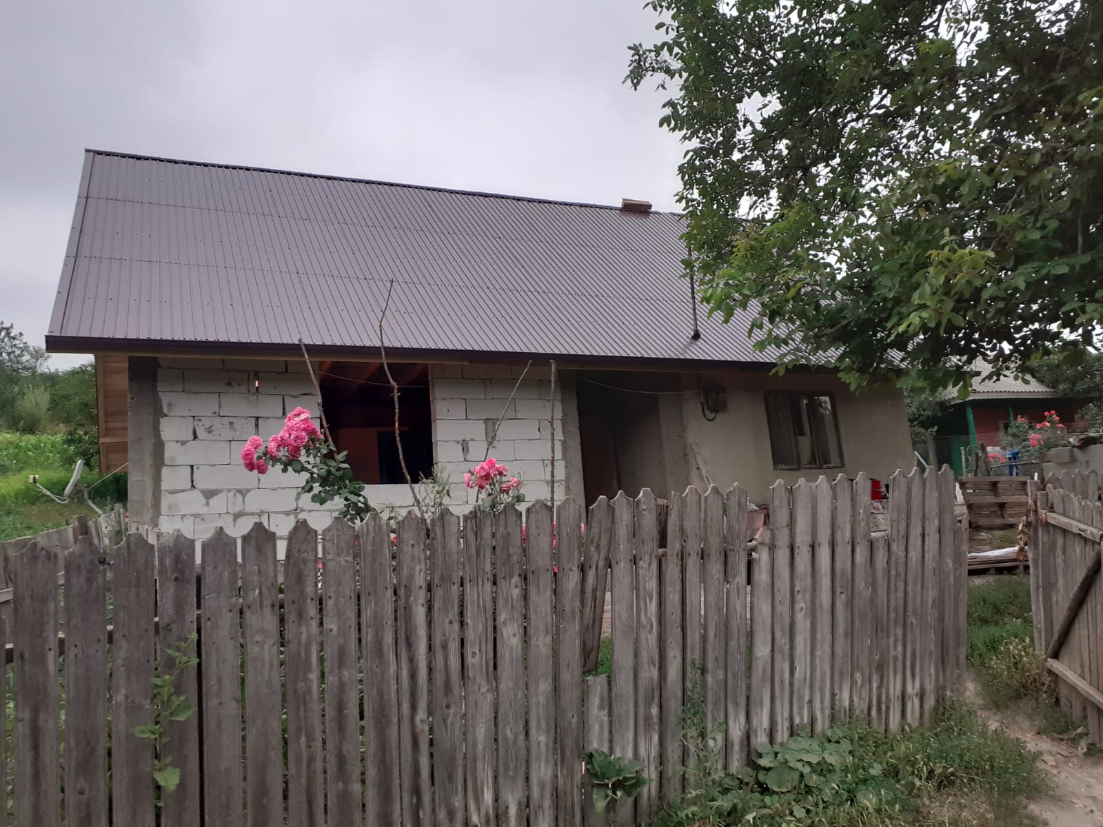Casa familiei Baciu are un acoperiș nou