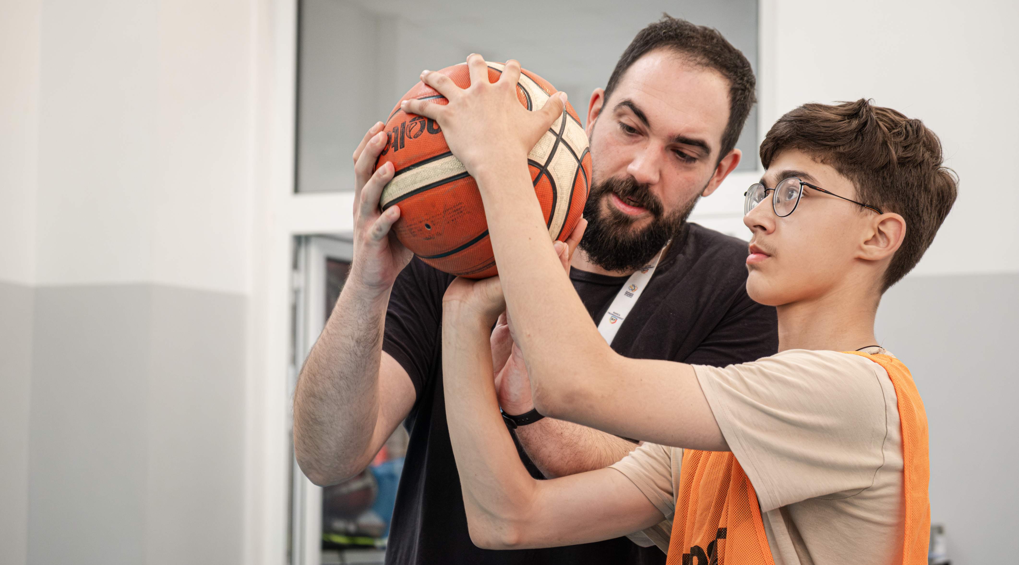 Portret de bursier - Nectarie sau cum să deschizi uși cu răbdare și credință