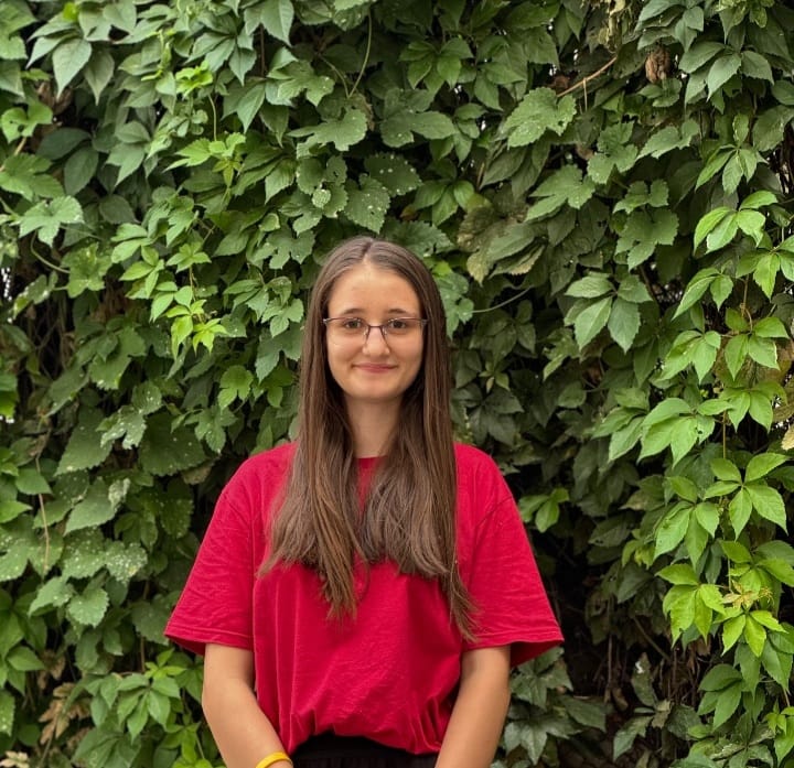 Portret de bursier: Gabriela, sau tăria care nu se vede, dar odată, va ține lumea…