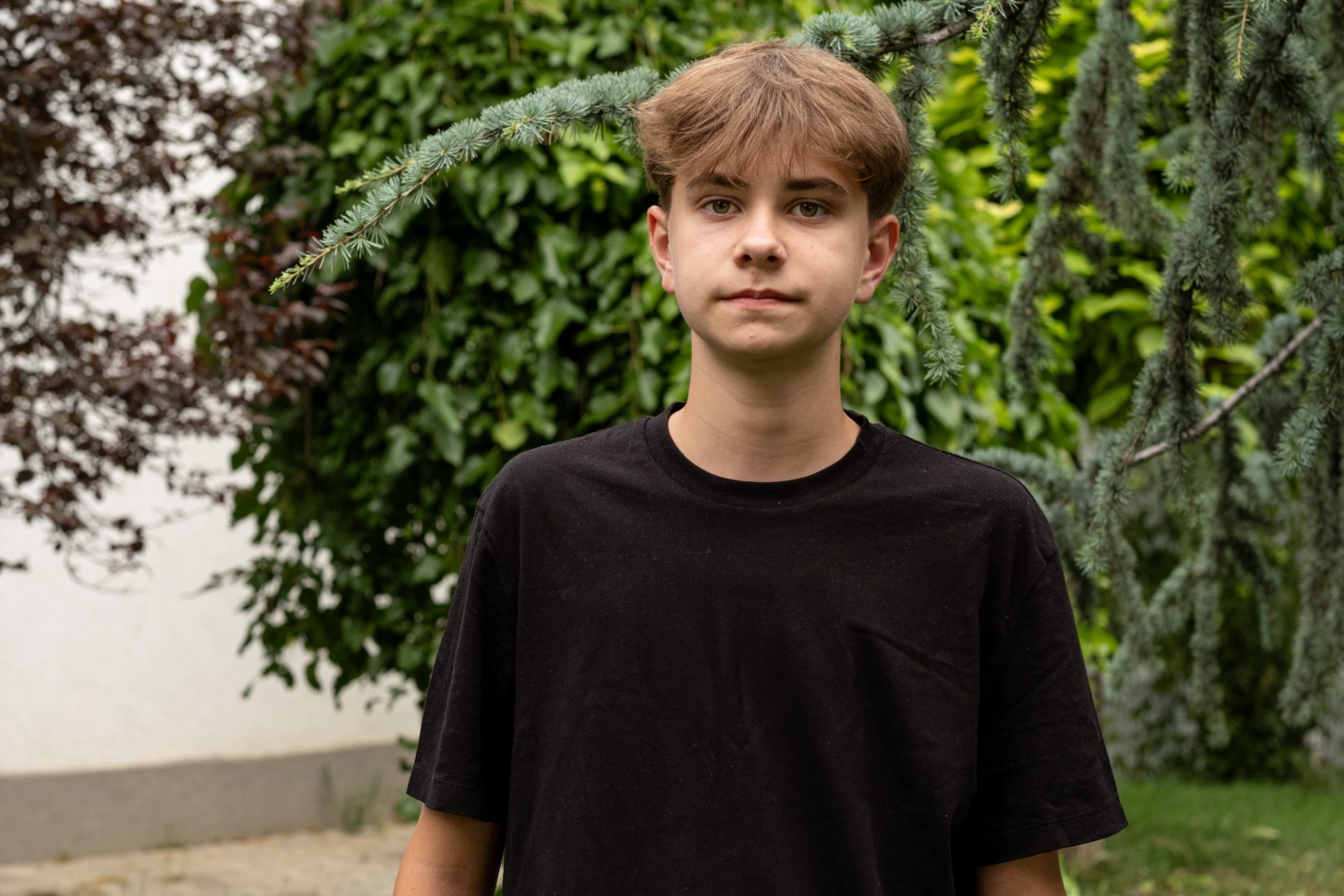 Portret de bursier: Efrem sau cum învață un copil să cânte pe strunele luminii