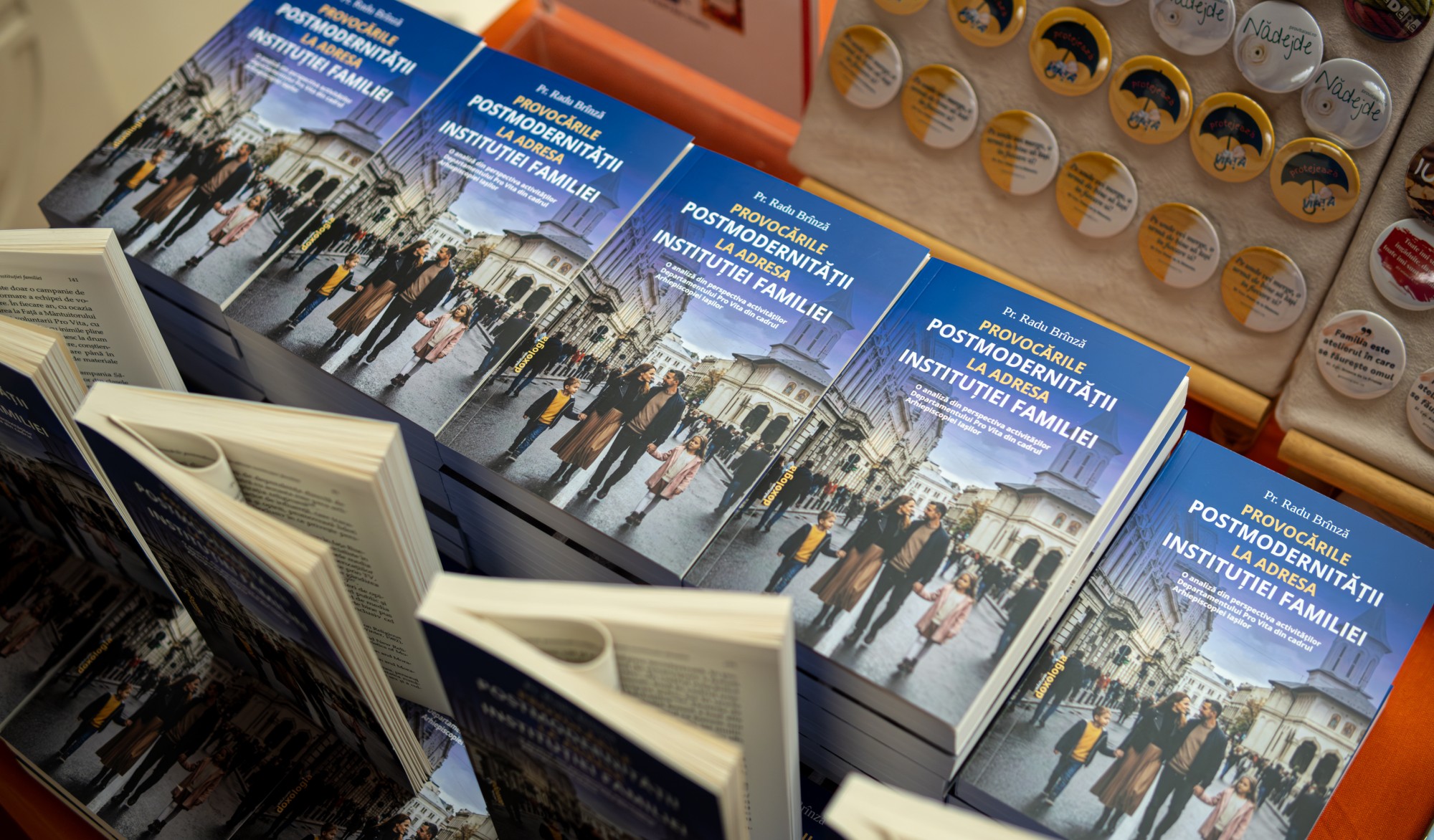 Luna pentru viață s-a încheiat la Iași cu lansarea volumului „Provocările postmodernității la adresa instituției familiei”