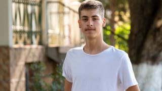 Portret de bursier – Nicolae, sau cum crește liniștea între două zâmbete de copil