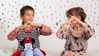 Un început de an cu bucurie pentru o familie cu zece copii din județul Neamț
