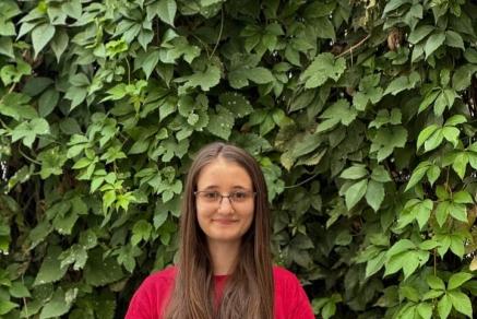 Portret de bursier: Gabriela, sau tăria care nu se vede, dar odată, va ține lumea…