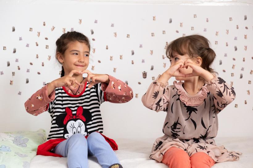 Un început de an cu bucurie pentru o familie cu zece copii din județul Neamț