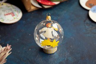 Glob Crăciun, din sticla cu diametru 8 cm în cutie bordo