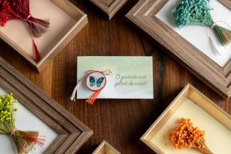 Mărțișor de lemn-cerc fluture albastru