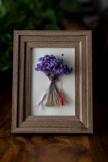 Decorațiune cu flori uscate-flori mov