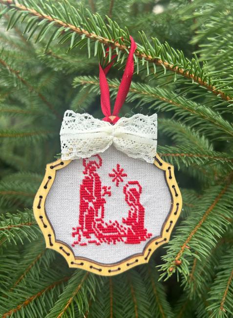 ornament brodat-Nașterea Domnului, fundal alb