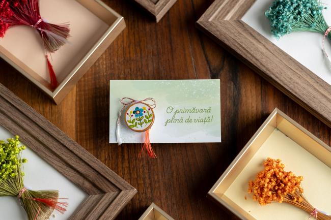 Mărțișor cerc-floare albastră