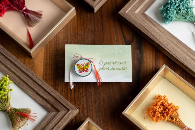 Mărțișor de lemn-cerc fluture galben