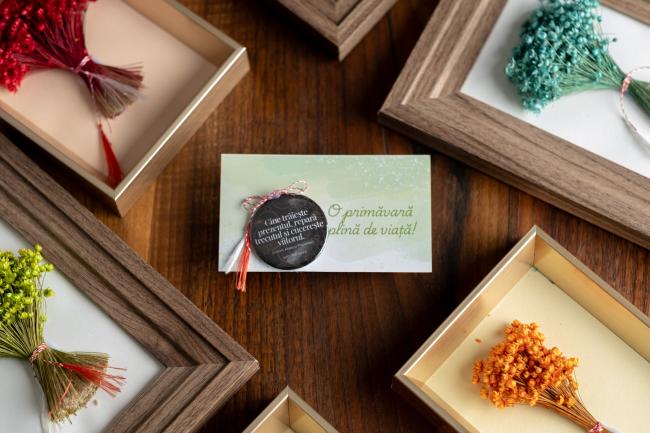 Mărțișor insignă-3-Cine trăiește prezentul