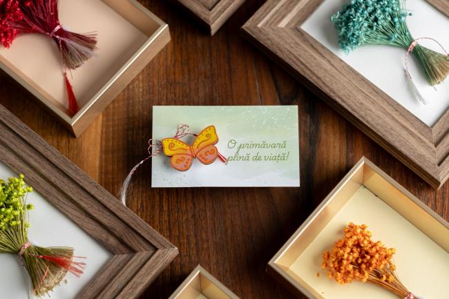 Mărțișor de lemn-fluture galben