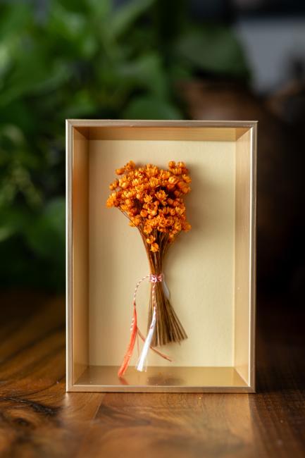 Decorațiune cu flori uscate-flori galbene