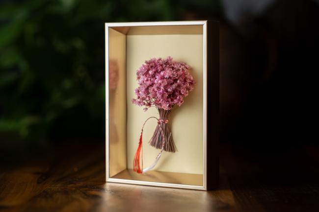Decorațiune cu flori uscate-flori roz
